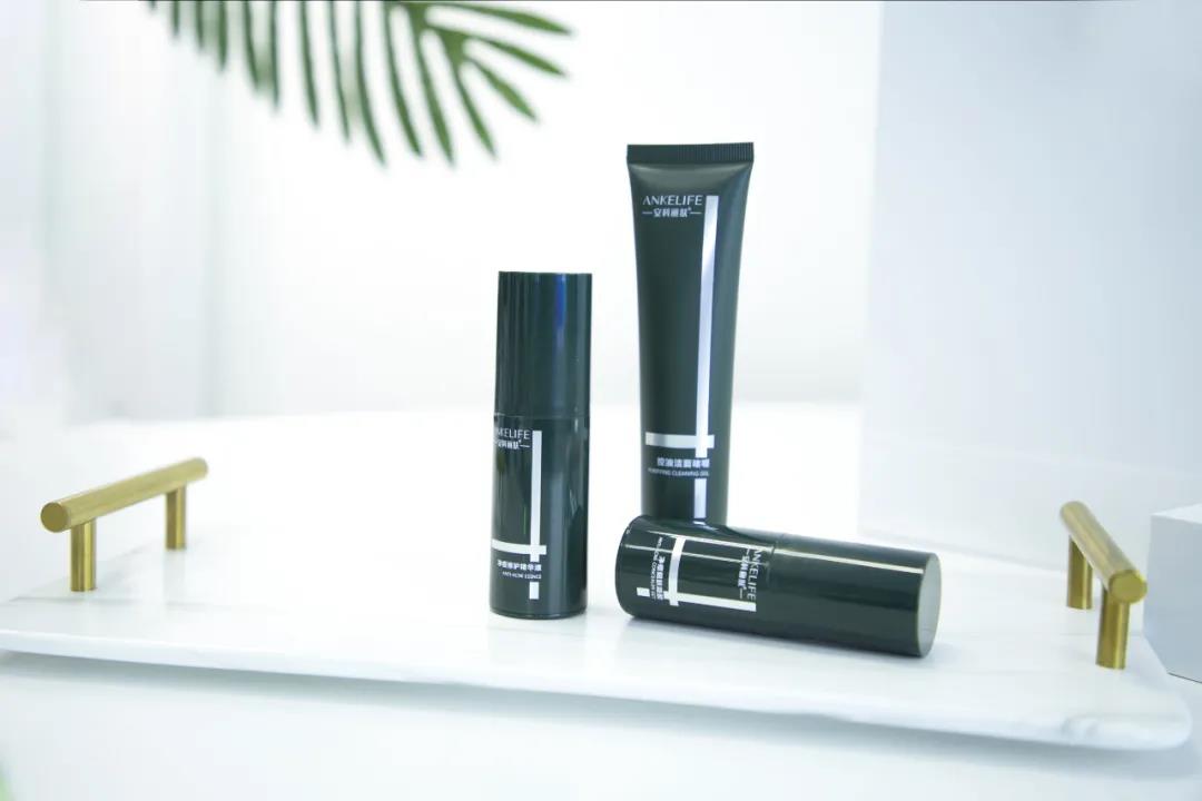 你不是一個人在“戰痘”！